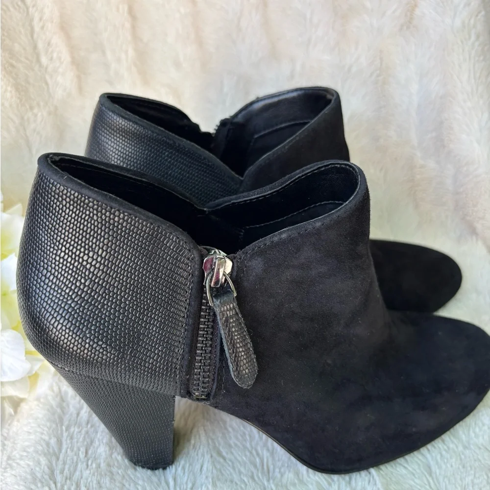 Gianni Bini Black Suede Ankle Booties with Textured Heel zipper Size 8.5